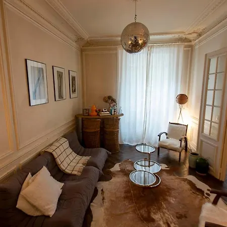 Charming Haussmannien Apt Near Monceau Park Paryż